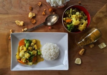 Blumenkohl Curry mit Obst und Gemüse