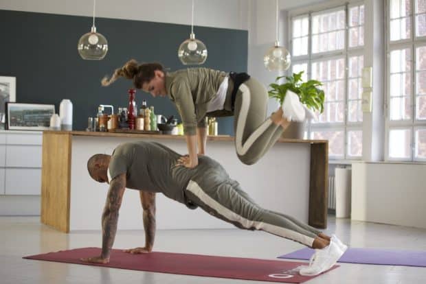 Partnerübung High Plank Jumps