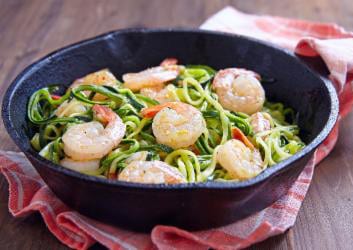 Zucchini-Spaghetti mit Garnelen